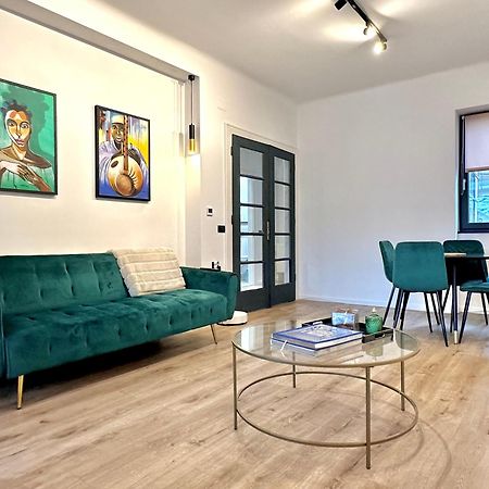 Peaceful Condo For Romantic Getaways Near Black Church - 3Min Walk Brasov Luaran gambar