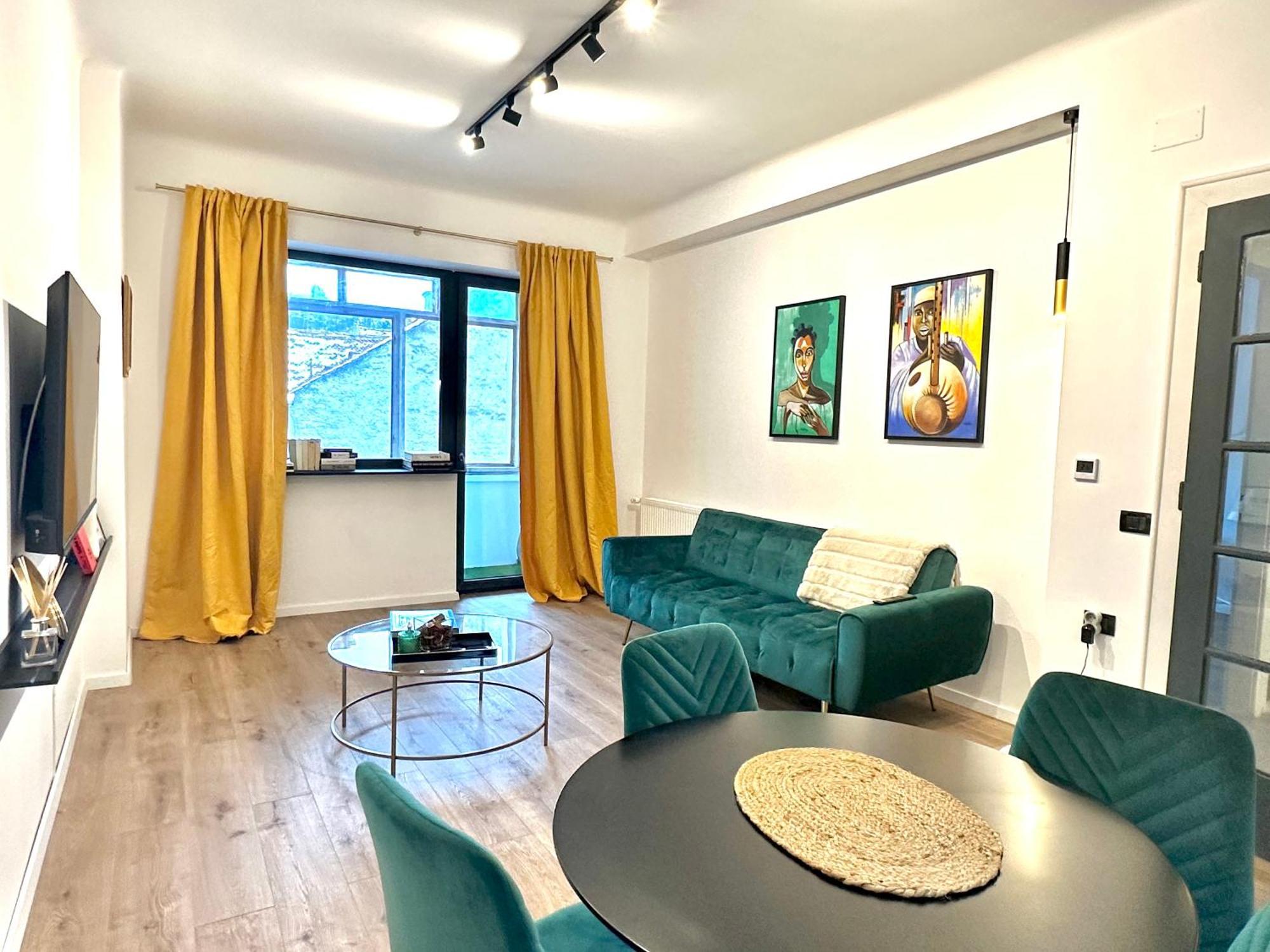 Peaceful Condo For Romantic Getaways Near Black Church - 3Min Walk Brasov Luaran gambar